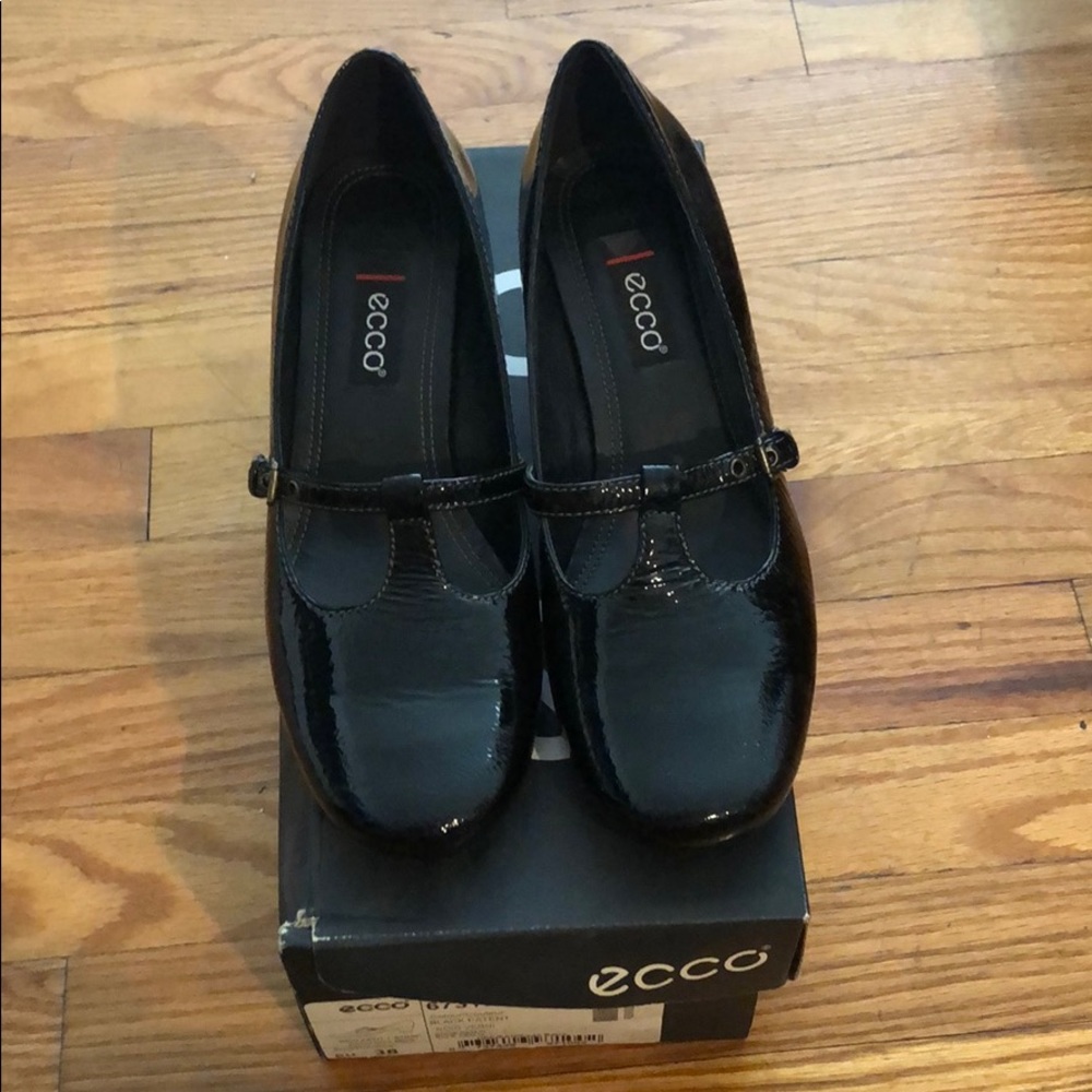 ECCO NOIR VERNI SIZE EU38 / US 8